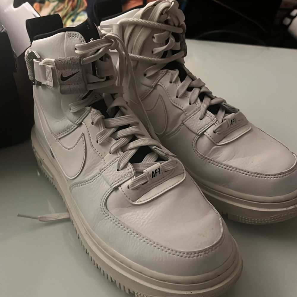 Shoes - Picture 2 of 8
